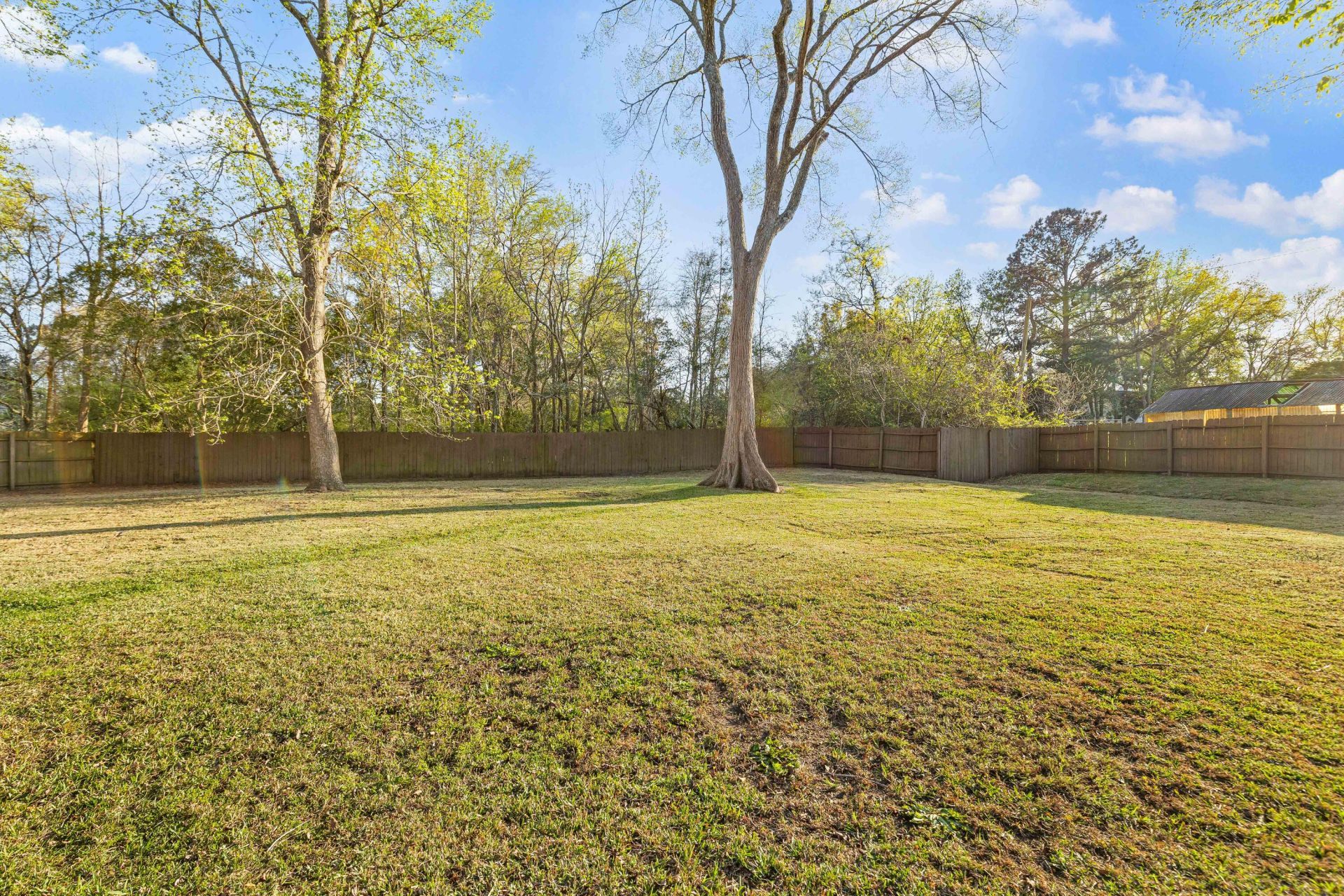 1099 Farmington Road Photo 32