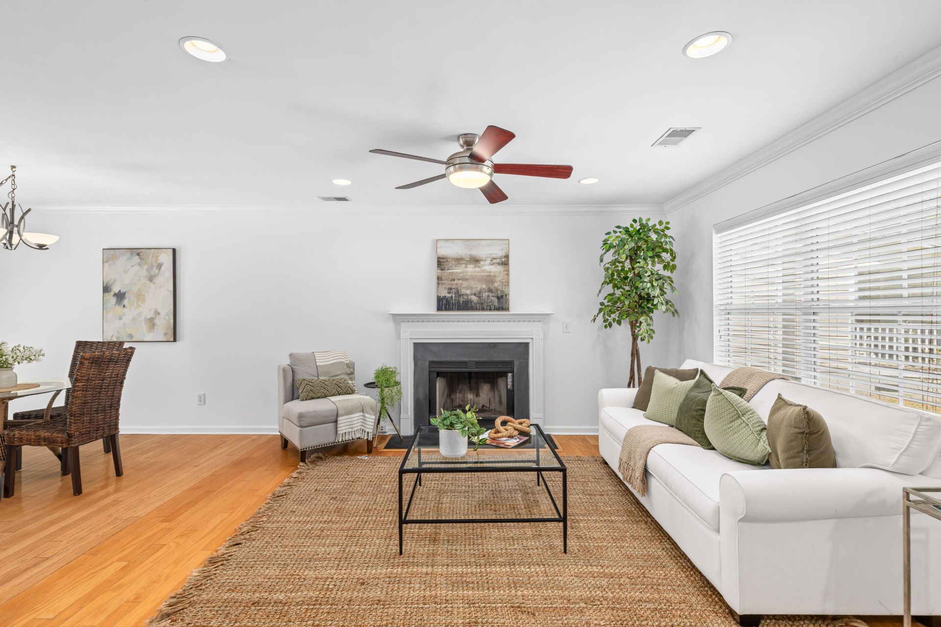 1099 Farmington Road Photo 6