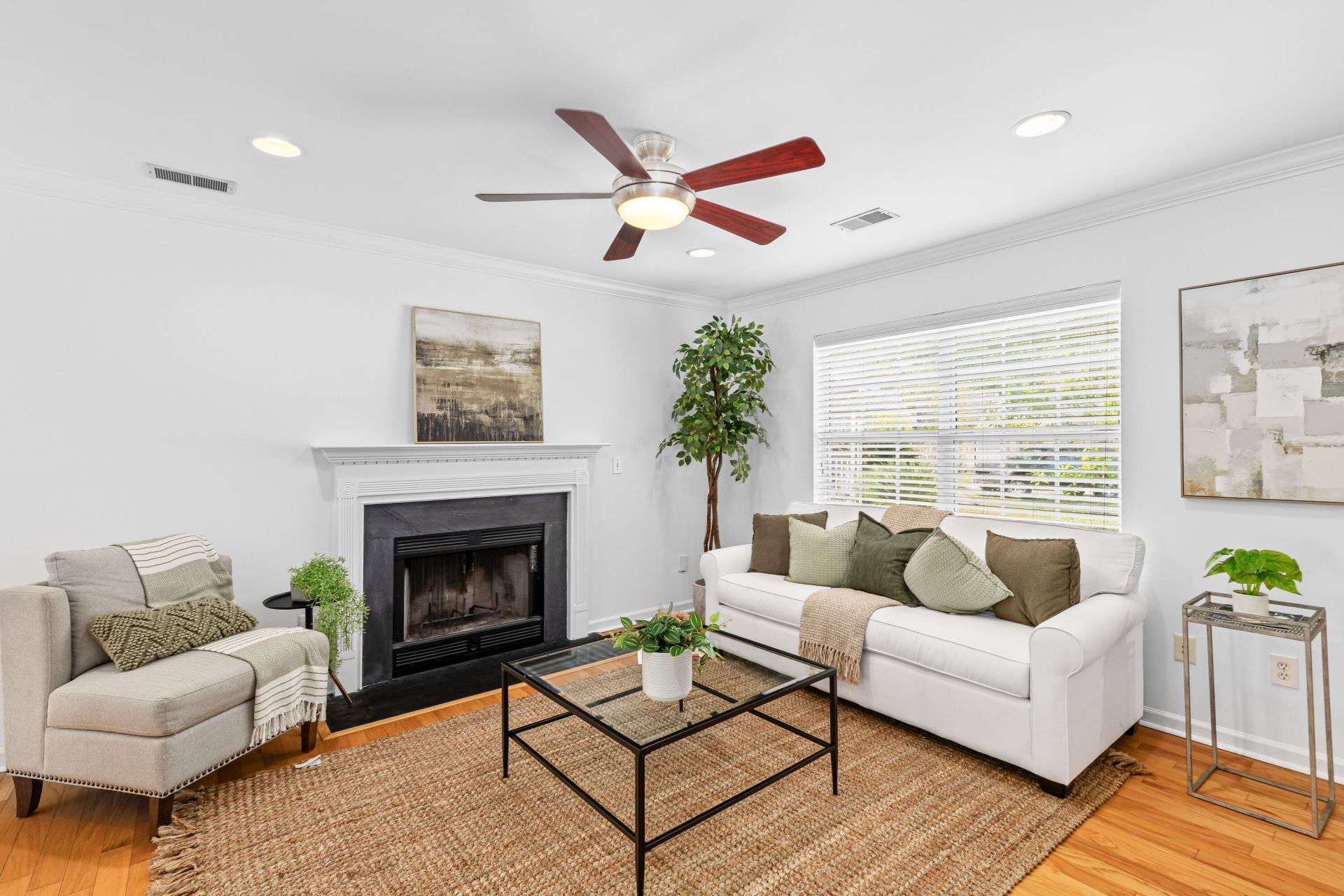 1099 Farmington Road Photo 7