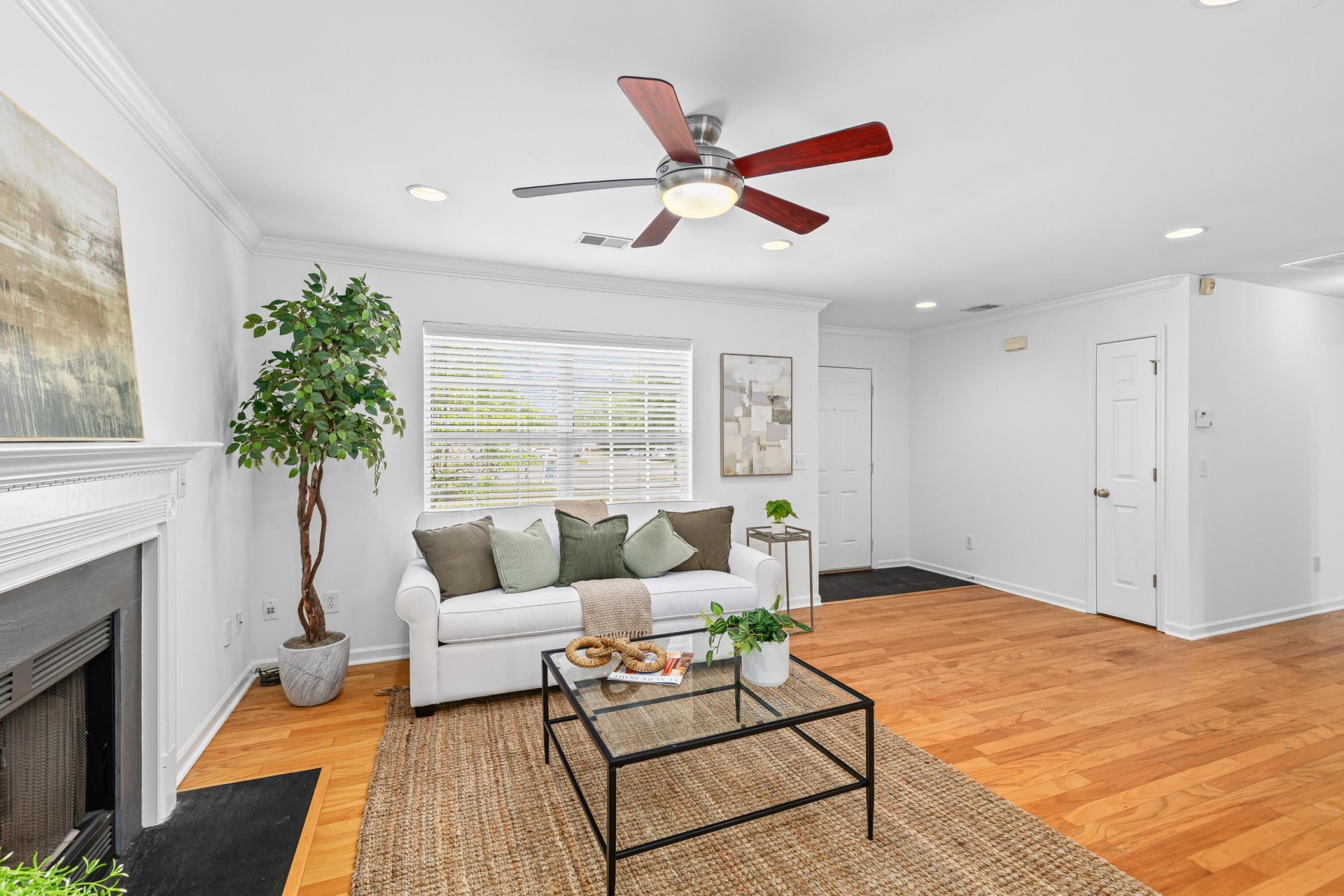 1099 Farmington Road Photo 8