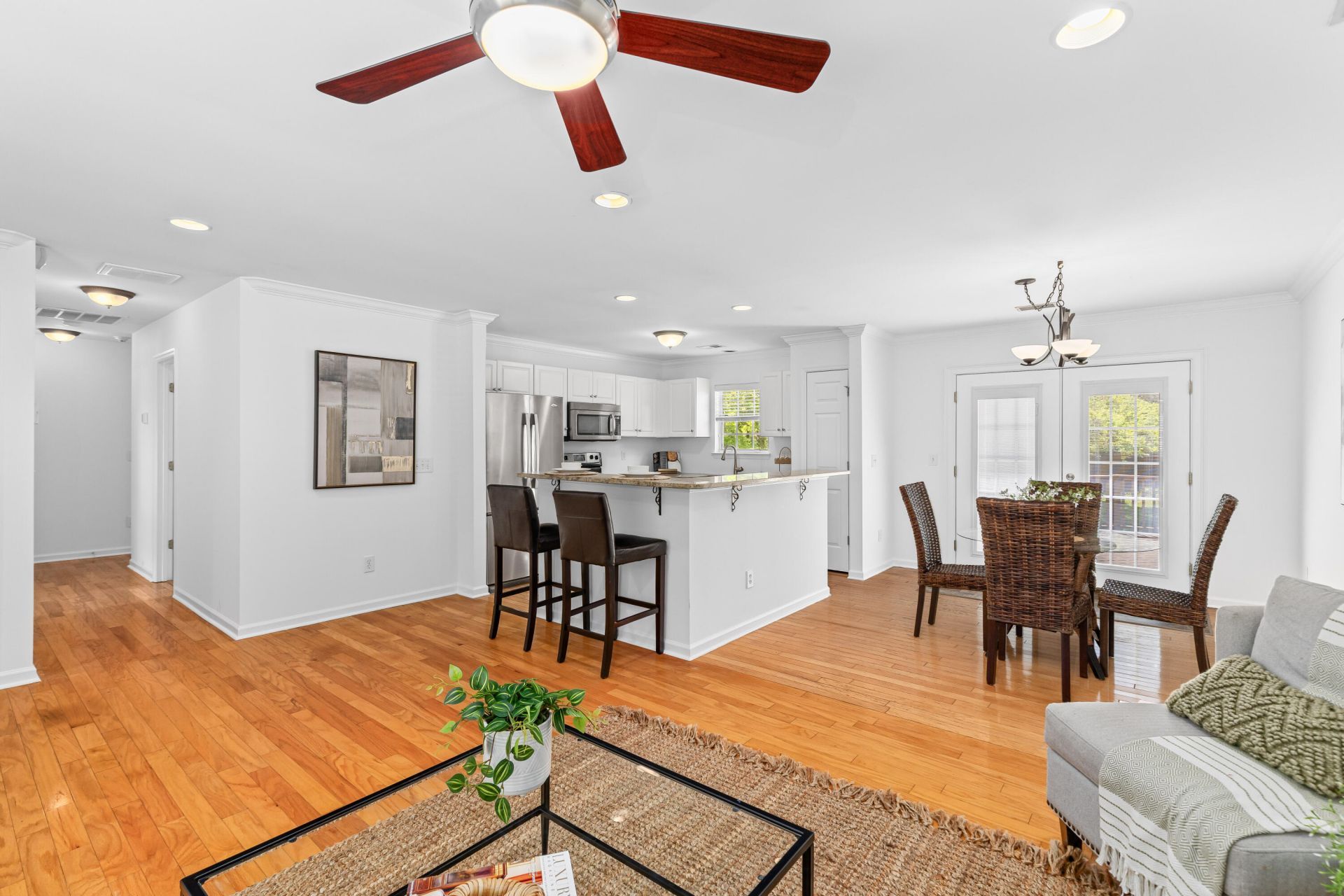 1099 Farmington Road Photo 9