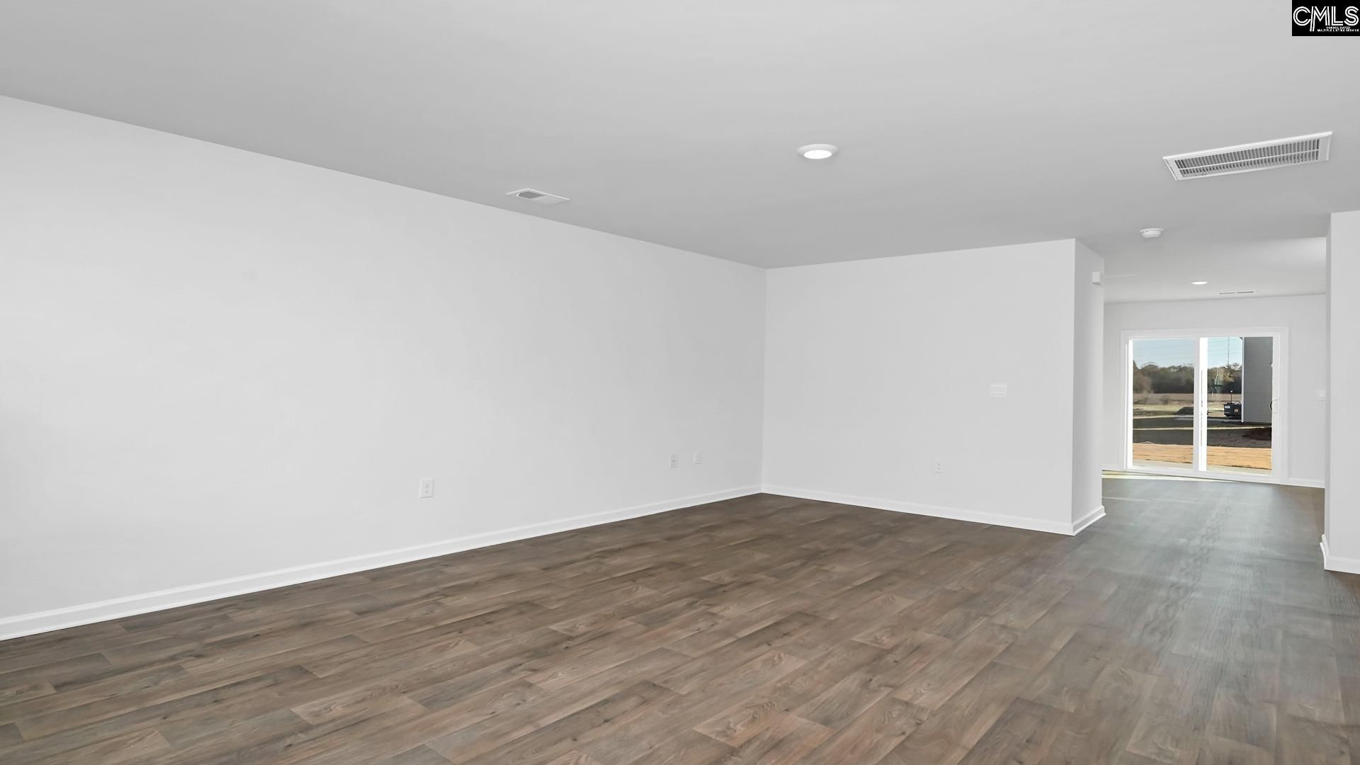 1085 Grand Oaks Drive  Photo 4