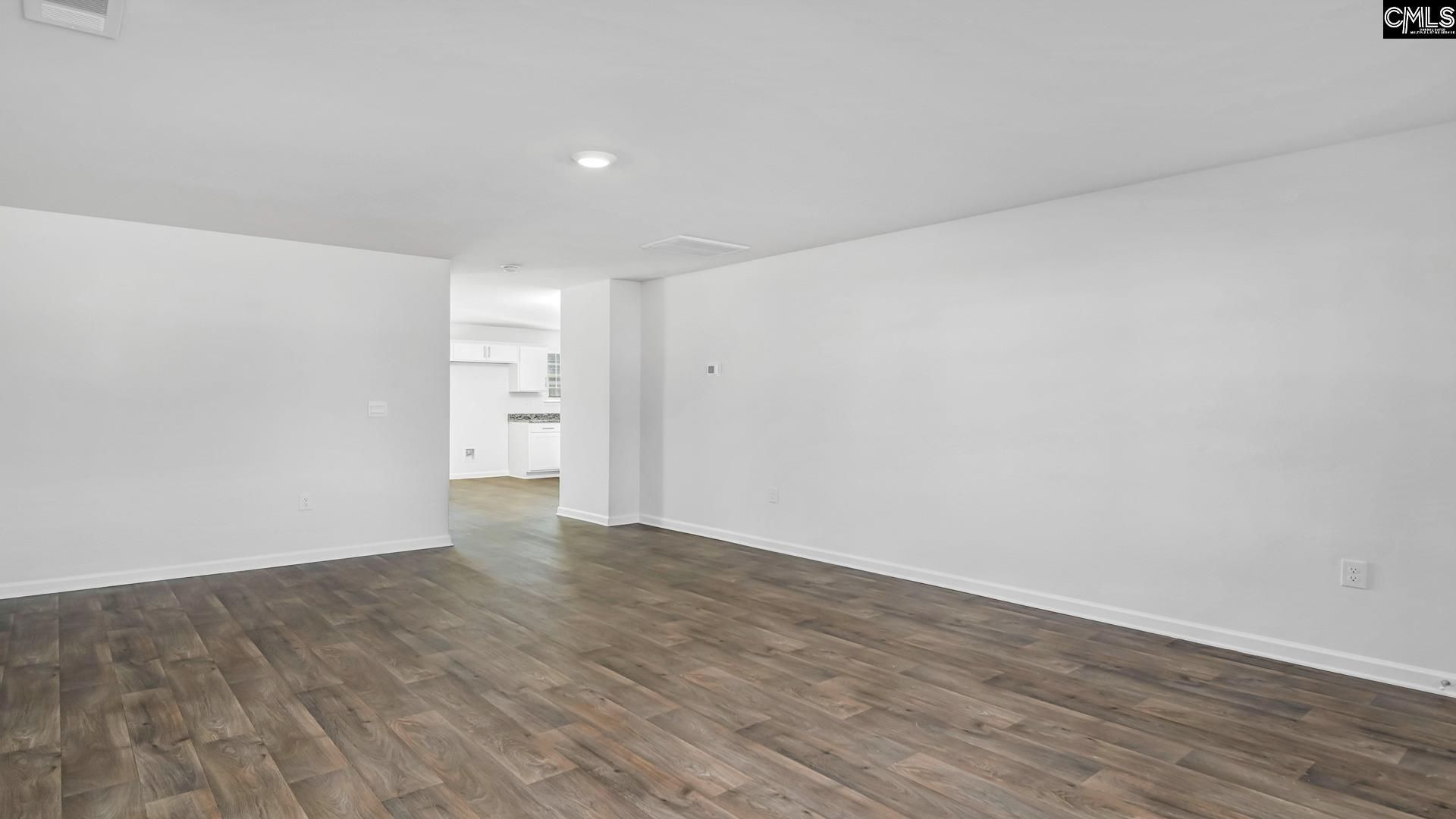 1085 Grand Oaks Drive  Photo 5