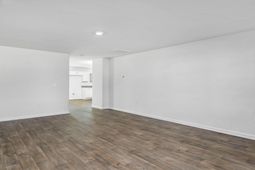 1085 Grand Oaks Drive  photo 4