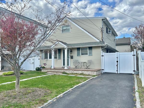 19 Tameling Avenue , Babylon, NY 11702