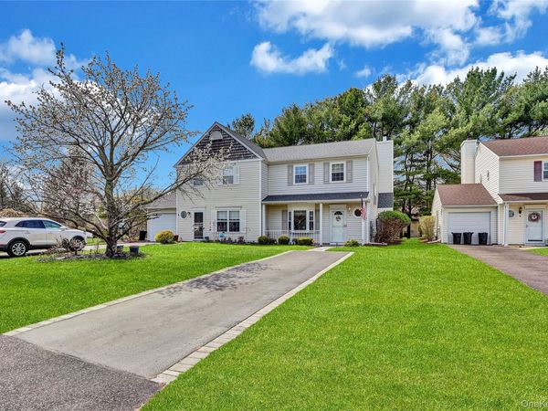 4 Dove Path , Coram, NY 11727