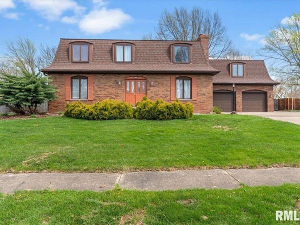 10 Beacon Ridge Drive, Springfield, IL 62711