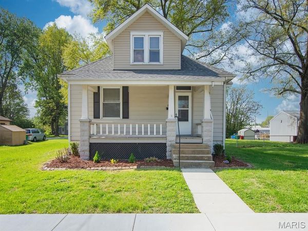 210 E Laurel Street , Millstadt, IL 62260