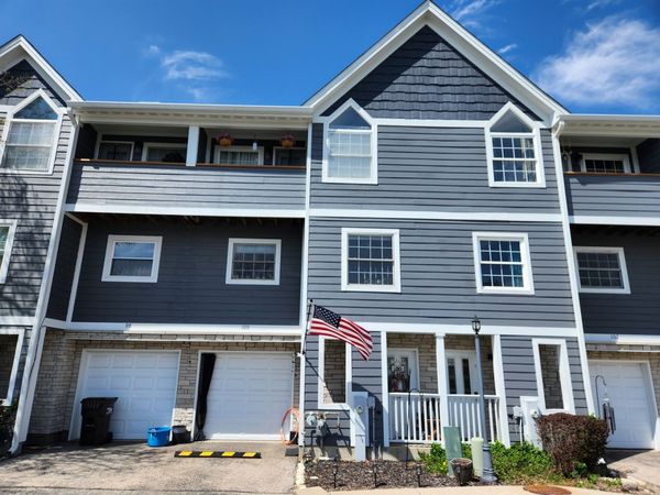 100 Lesley Lane , Unit 100, Crystal Lake, IL 60014