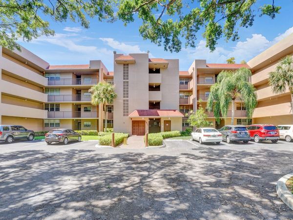 1811 Sabal Palm Drive, Unit 203, Davie, FL 33324