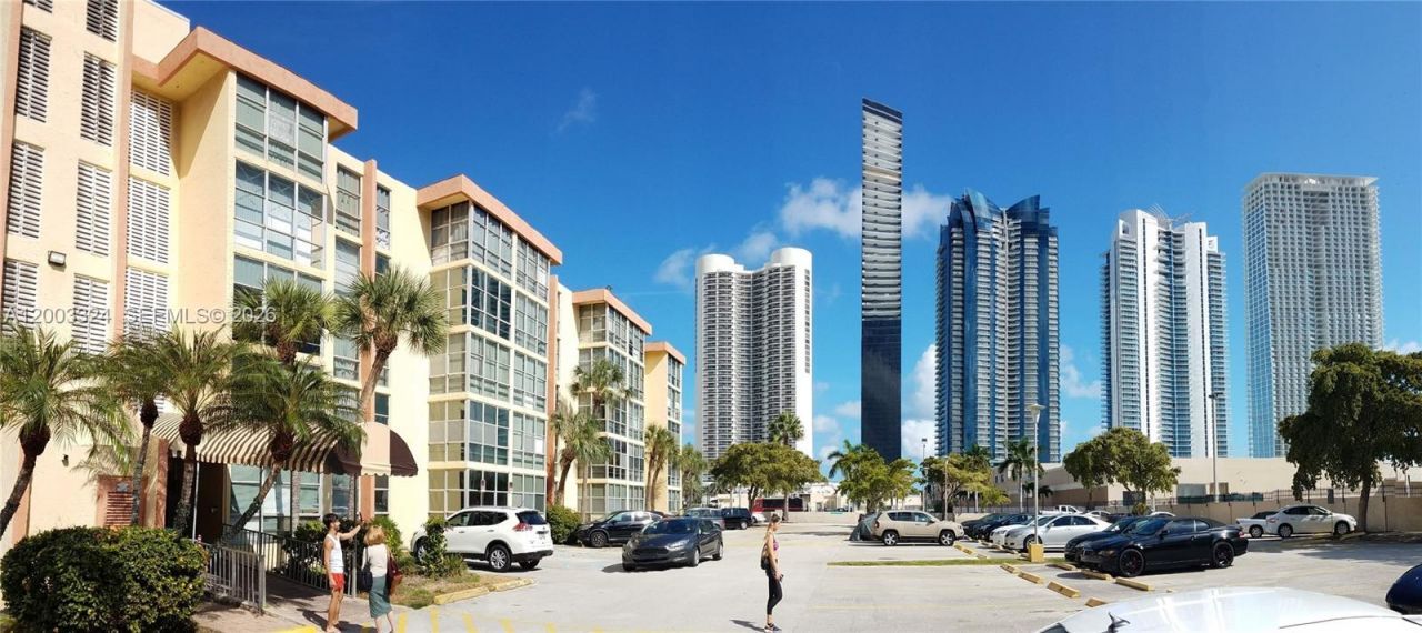 200 172nd St, Unit 207, Sunny Isles Beach, FL 33160 Photo