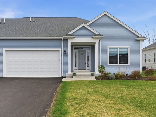 48 Crestwood Circle, Unit 26, Northbridge, MA 01588