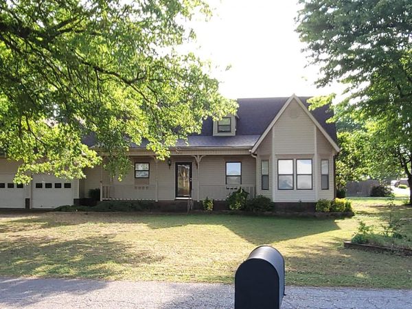 300 Colonial Drive, Walnut Ridge, AR 72476