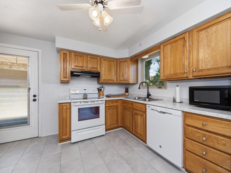 3382 Tallahassee Drive, Green Township, OH 45239 Photo 10