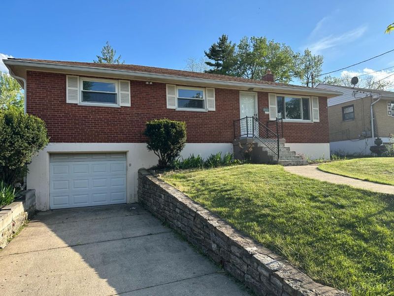 1045 Pelican Drive, Springfield Twp., OH 45231 Photo 2