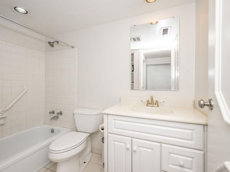 880 Rue De La Paix, Unit A9, Cincinnati, OH 45220 Photo 17