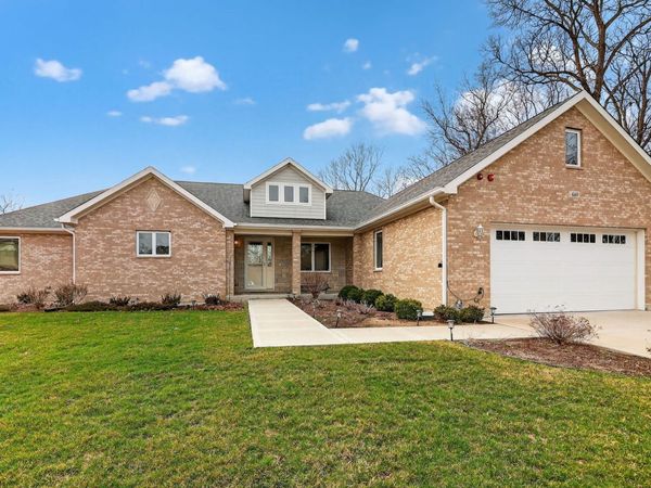 669 E Byron Avenue, Addison, IL 60101