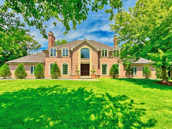 560 Jacqulyn Lane, Lake Forest, IL 60045