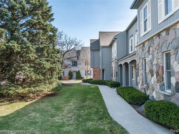 1695 Huntington Park, Rochester Hills, MI 48309