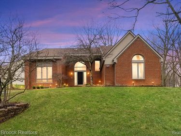 2295 Shore Hill Drive, West Bloomfield Twp, MI 48323