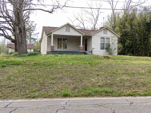 1040 POCAHONTAS RD, Pocahontas, TN 38061