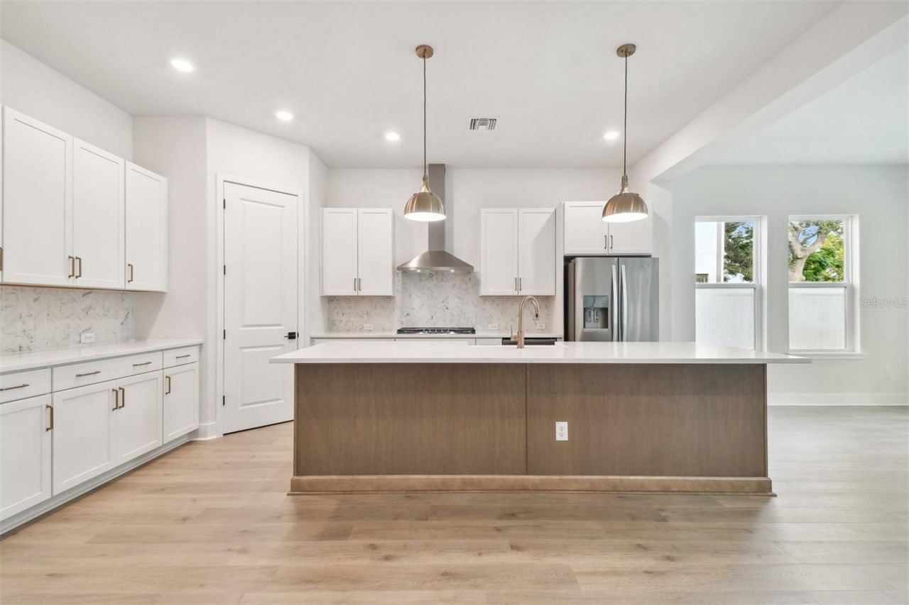 915 W Virginia Avenue, Tampa, FL 33603 Photo