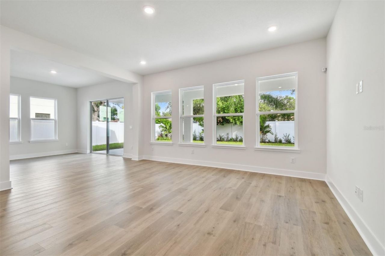 915 W Virginia Avenue, Tampa, FL 33603 Photo