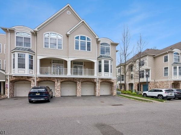 816 Kensington Ln, Livingston, NJ 07039