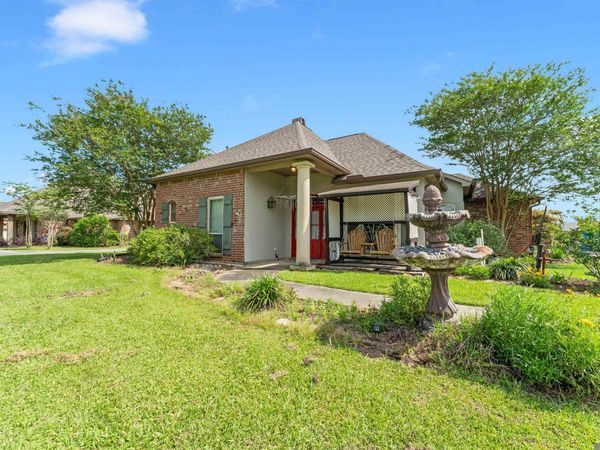 10064 Garden Oaks Ave, Denham Springs, LA 70706