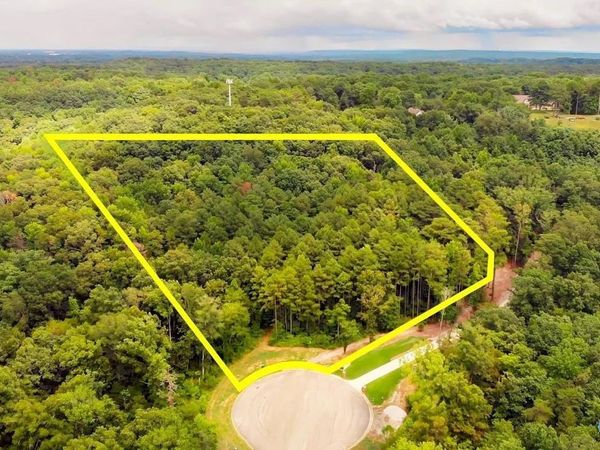 3832 S Woodtrail, Decatur, AL 35603