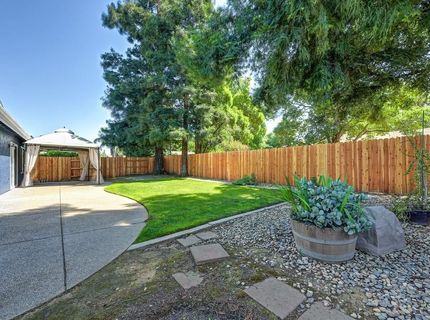 8940 Castle Park Dr., Elk Grove, CA 95624 Photo