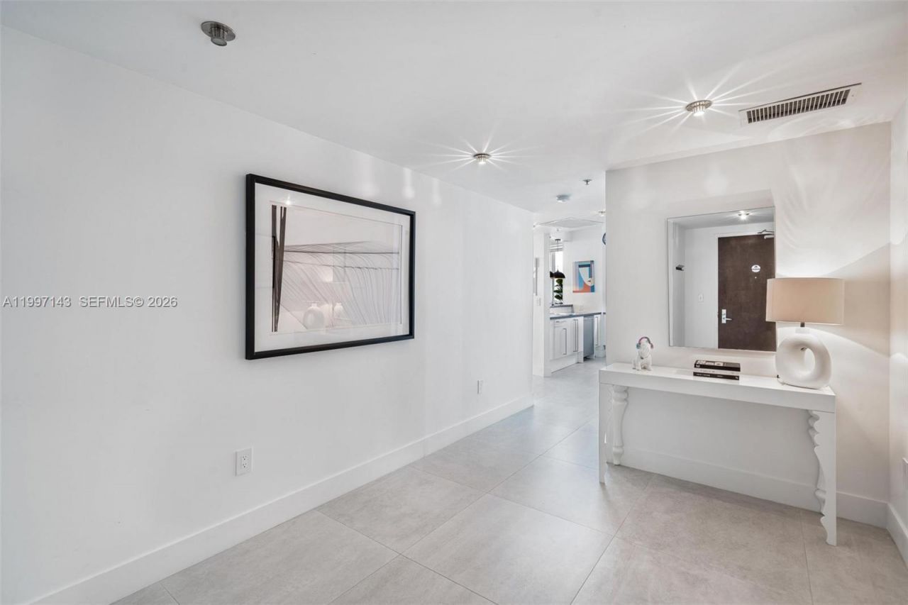 226 Ocean Dr , Unit 8F, Miami Beach, FL 33139 Photo