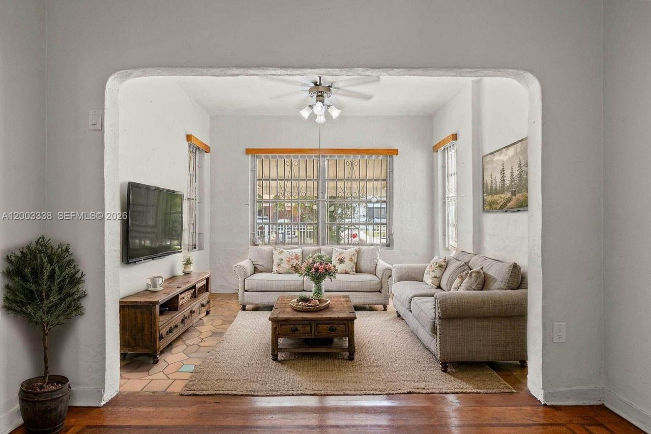 1879 SW 16th St, Miami, FL 33145 Photo