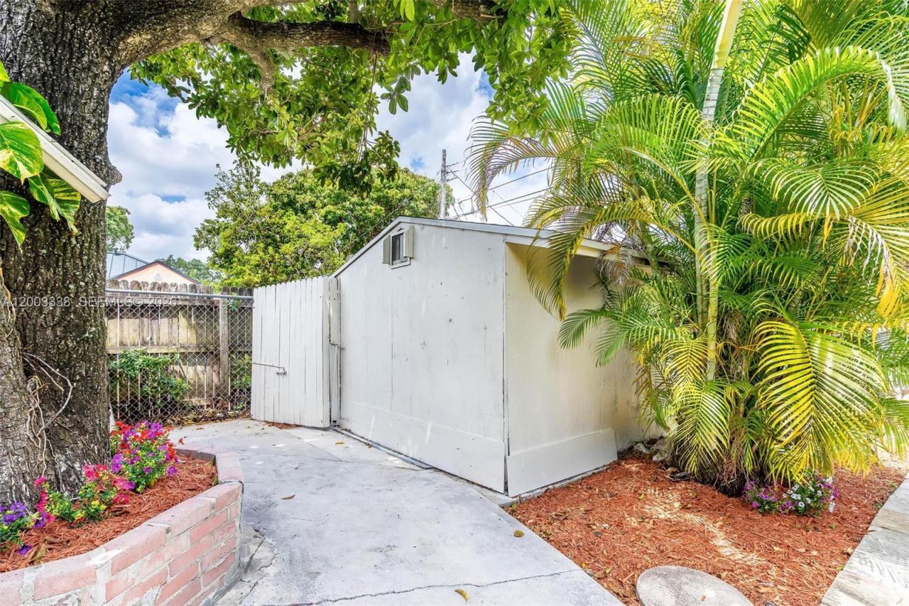 1879 SW 16th St, Miami, FL 33145 Photo