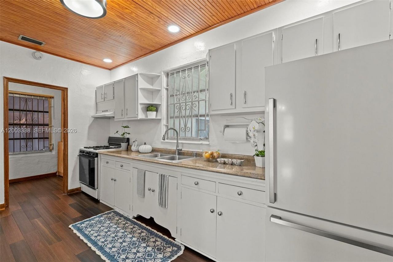 1879 SW 16th St, Miami, FL 33145 Photo