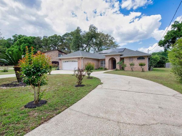 8731 Thunderbird Dr, Pensacola, FL 32514