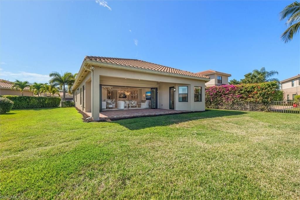 3168 Pacific Dr, Naples, FL 34119 Photo