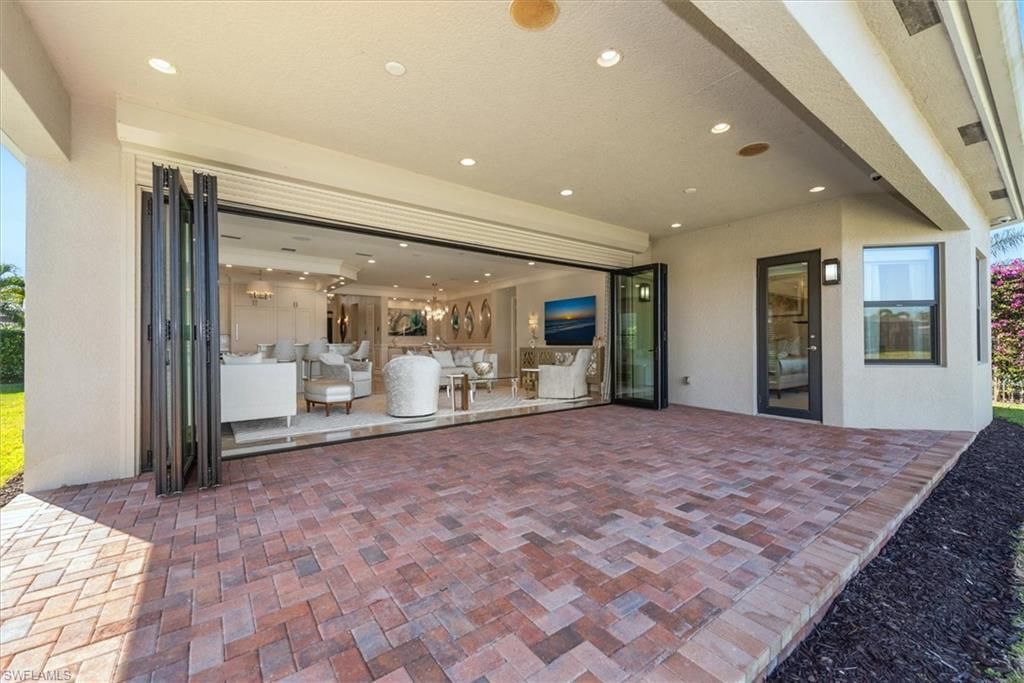 3168 Pacific Dr, Naples, FL 34119 Photo