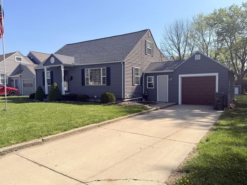 353 Armand Drive, Troy, OH 45373 Photo 2