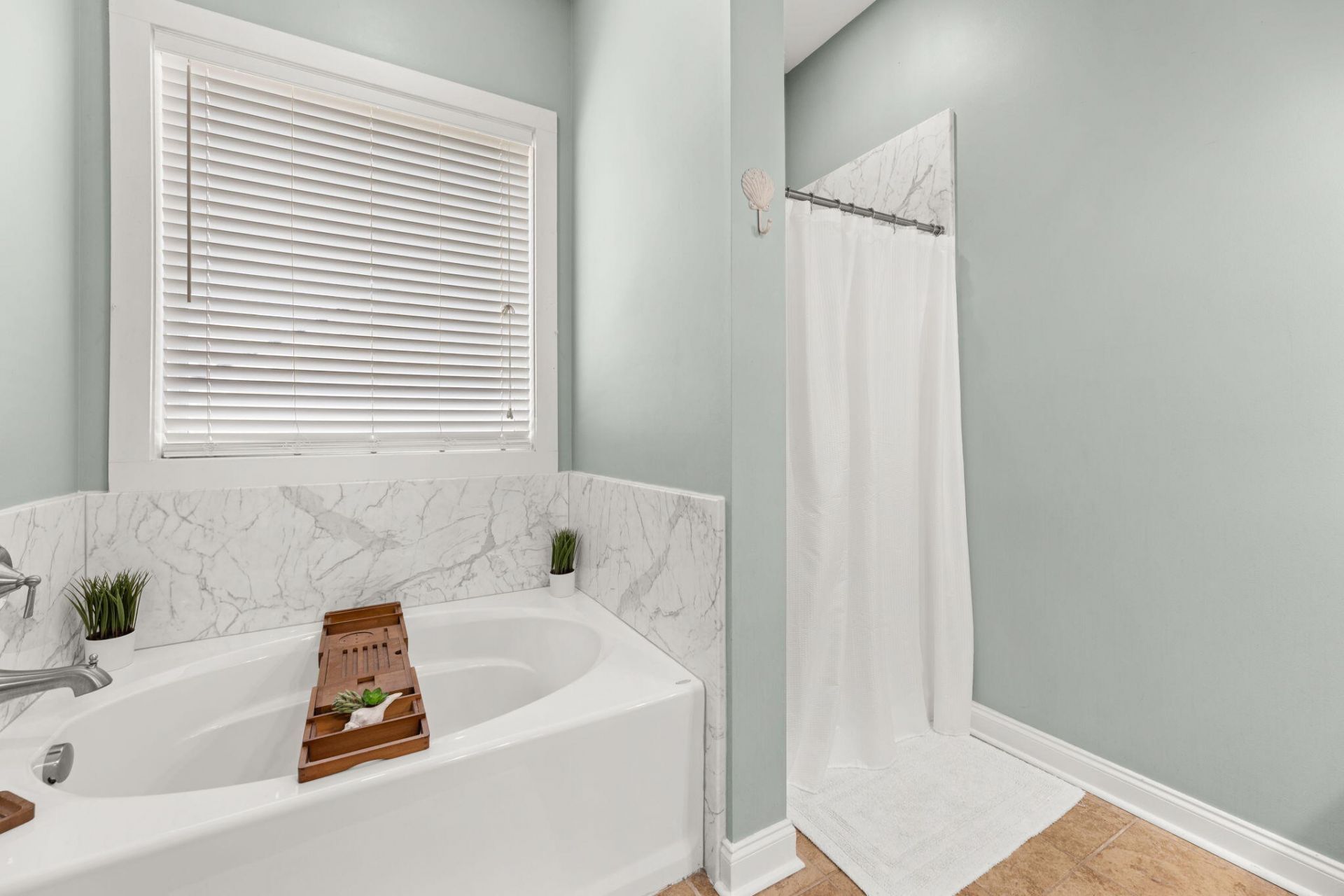 213 Hydrangea Street Photo 20