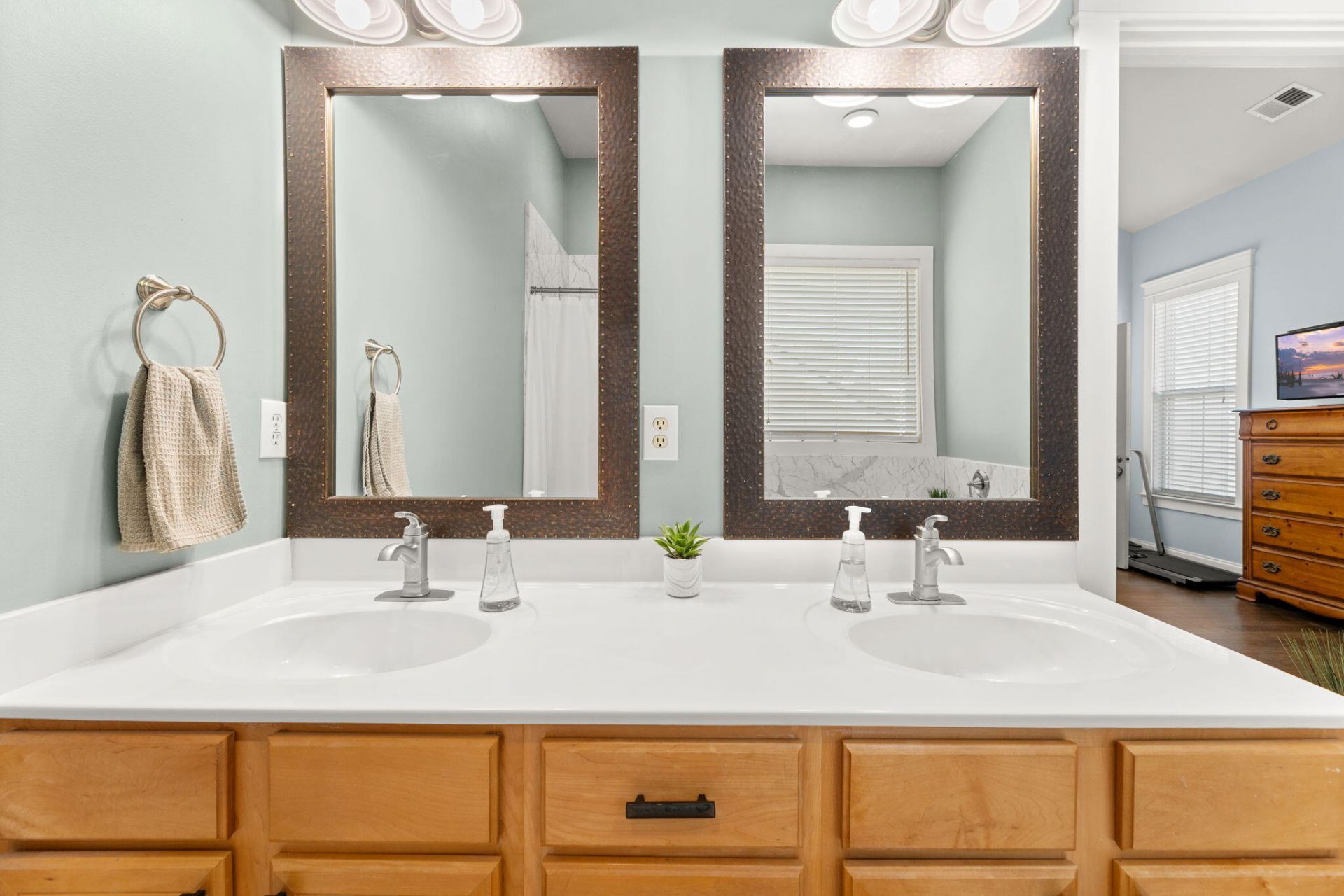 213 Hydrangea Street Photo 21