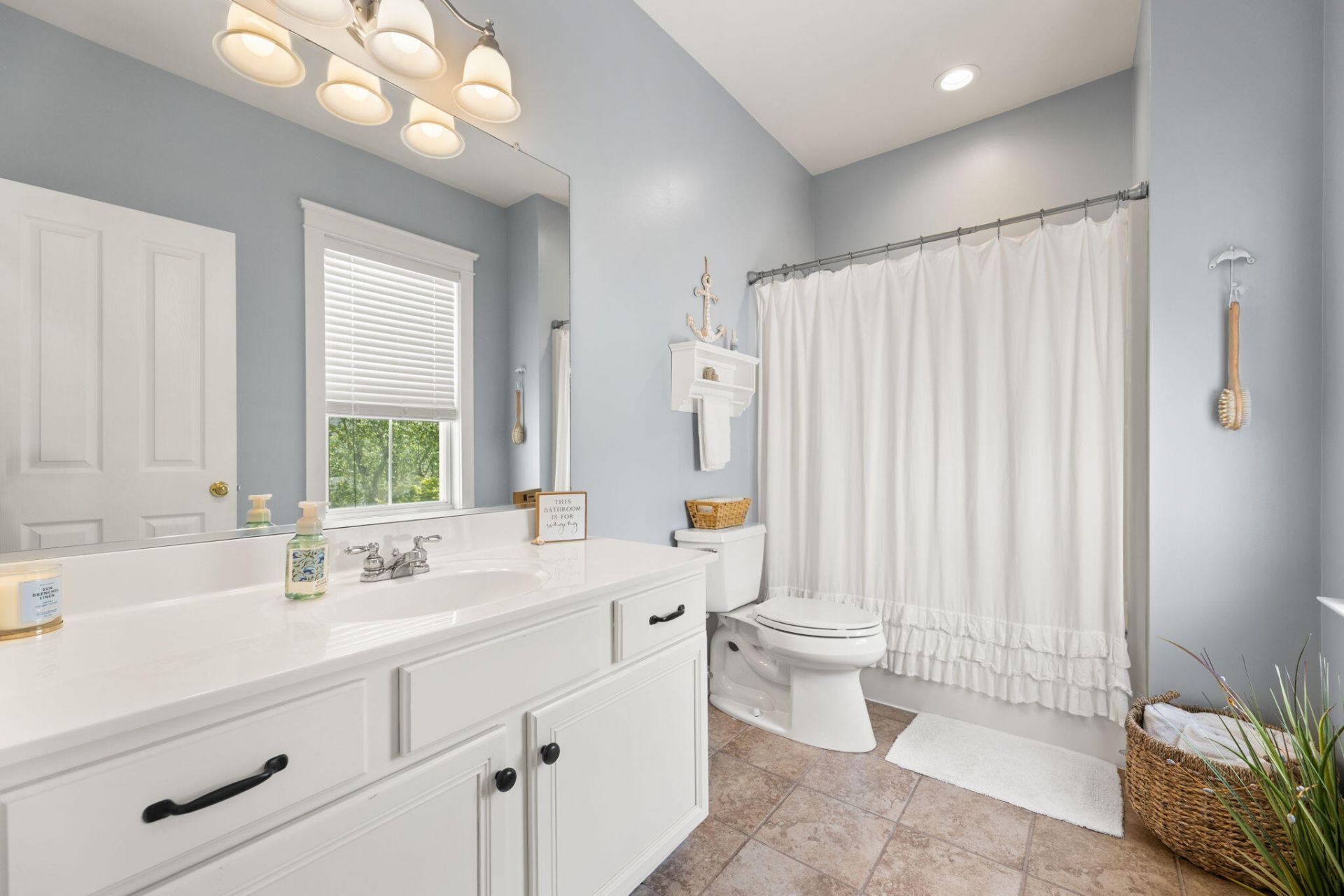 213 Hydrangea Street Photo 24