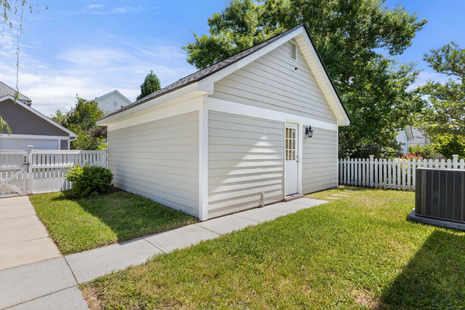 213 Hydrangea Street Photo 31