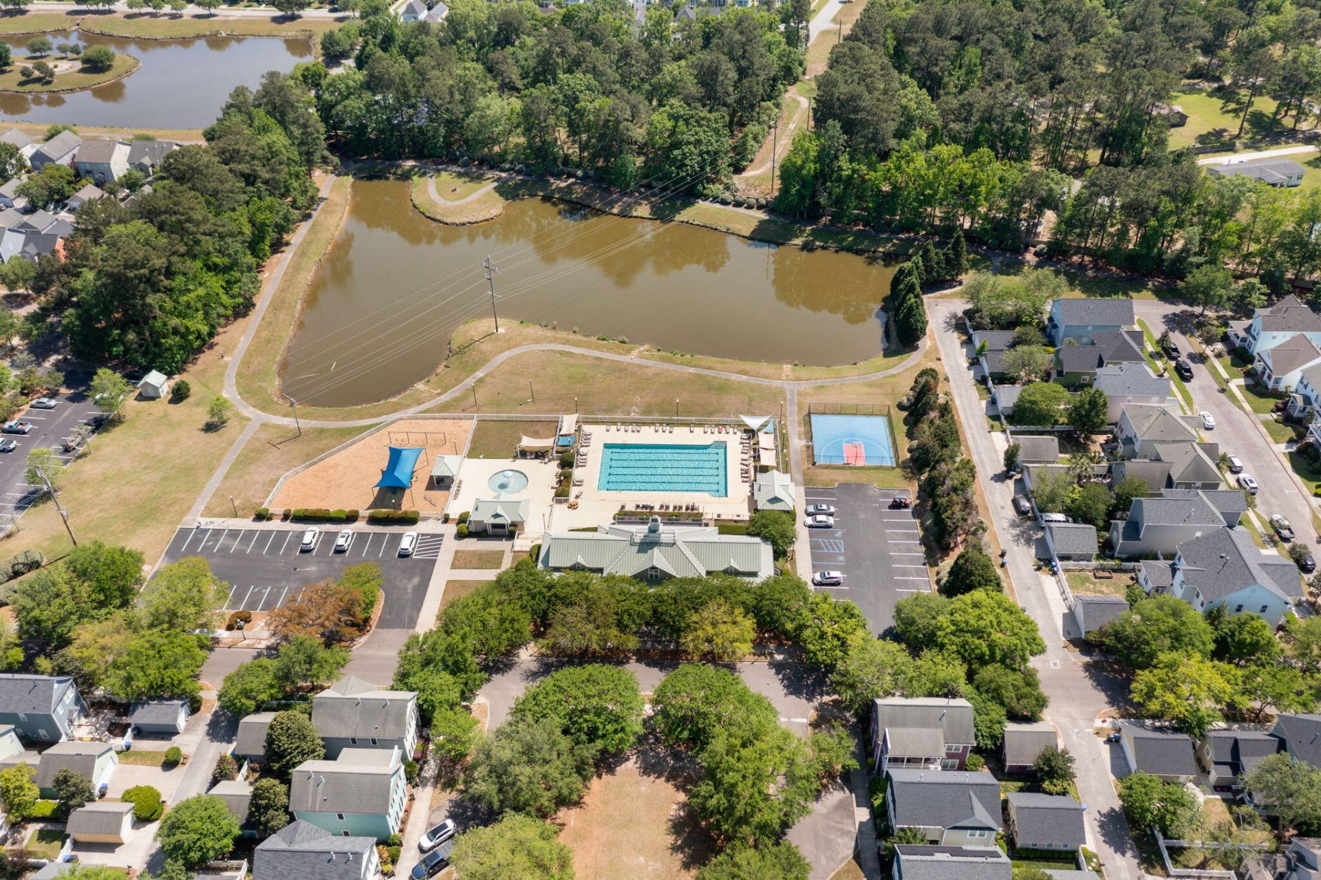 213 Hydrangea Street Photo 38