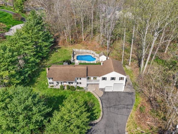 4 Stuart Lane, Katonah, NY 10536