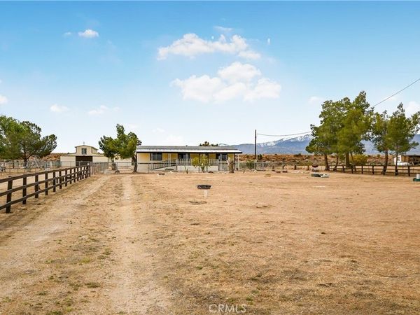 5981 La Mesa Road, Phelan, CA 92371