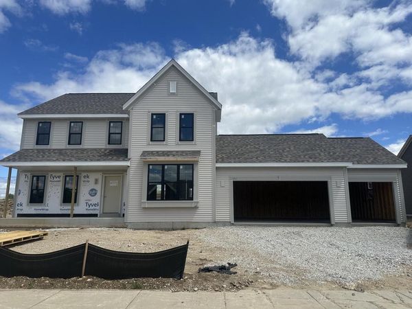 3805 White Oak WAY, Waukesha, WI 53188