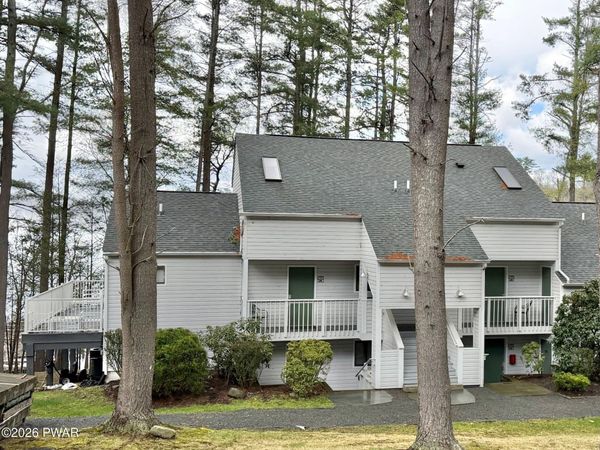 601 Waterview Lane , Unit 33, Greentown, PA 18426