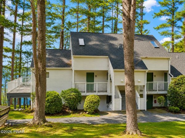 601 Waterview Lane, Unit 33, Greentown, PA 18426