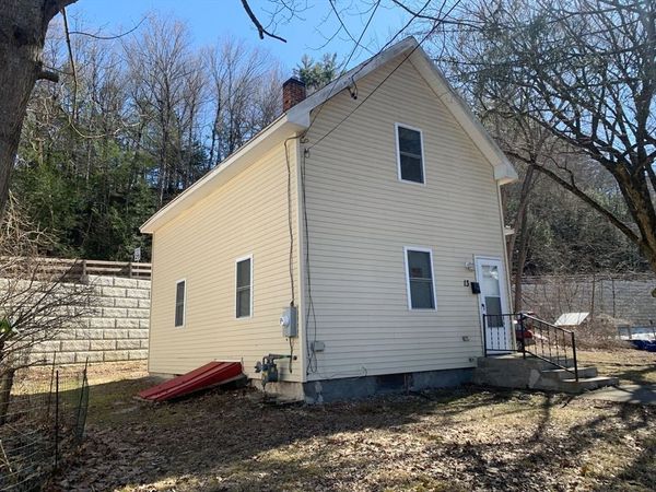 13 River St, Greenfield, MA 01301
